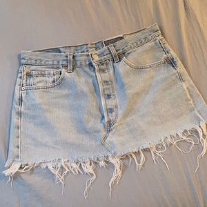 Super cute CarMar Denim Skirt, lightly worn. Selling for discounted $. <5’7’